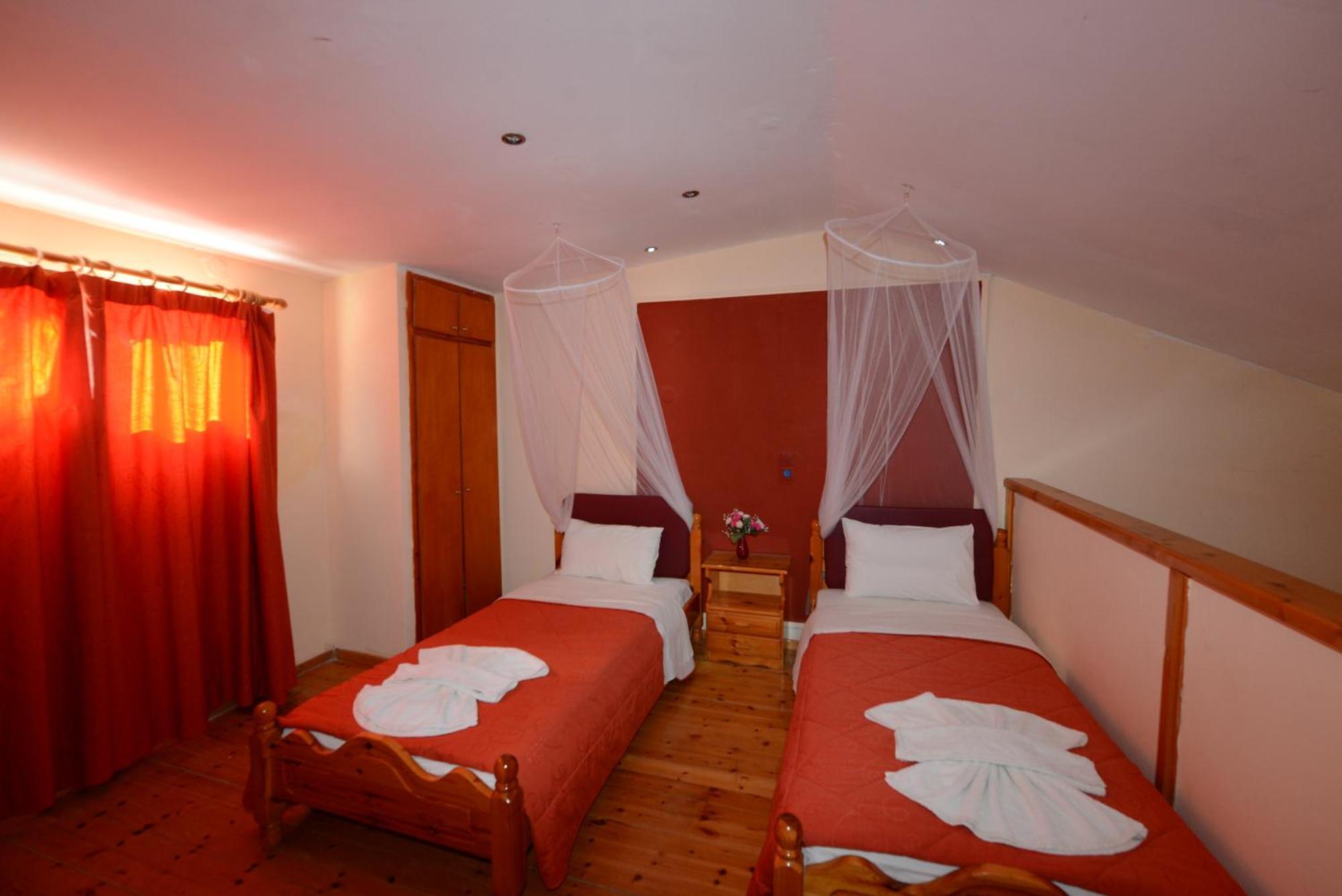 Charlies Venus 3*