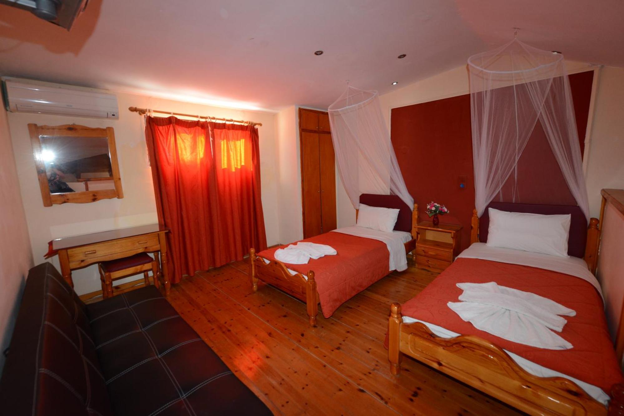 Charlies Venus Aparthotel