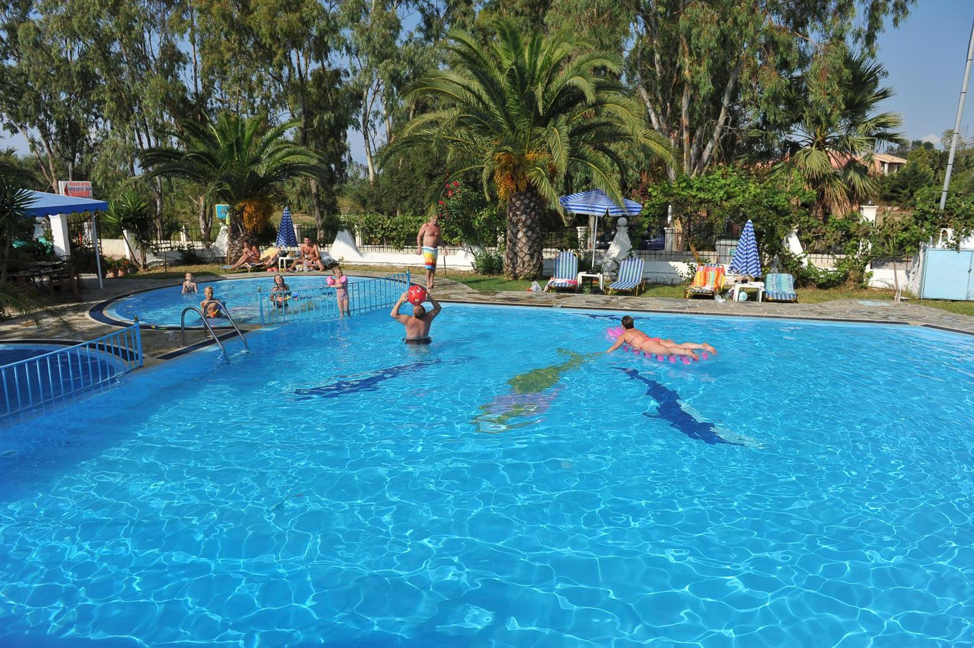Charlies Venus Aparthotel 3*