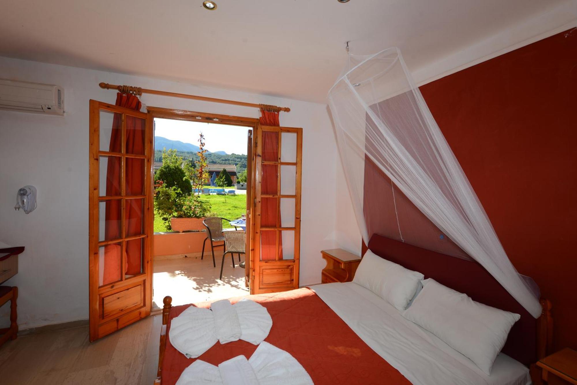 Charlies Venus Aparthotel 3*