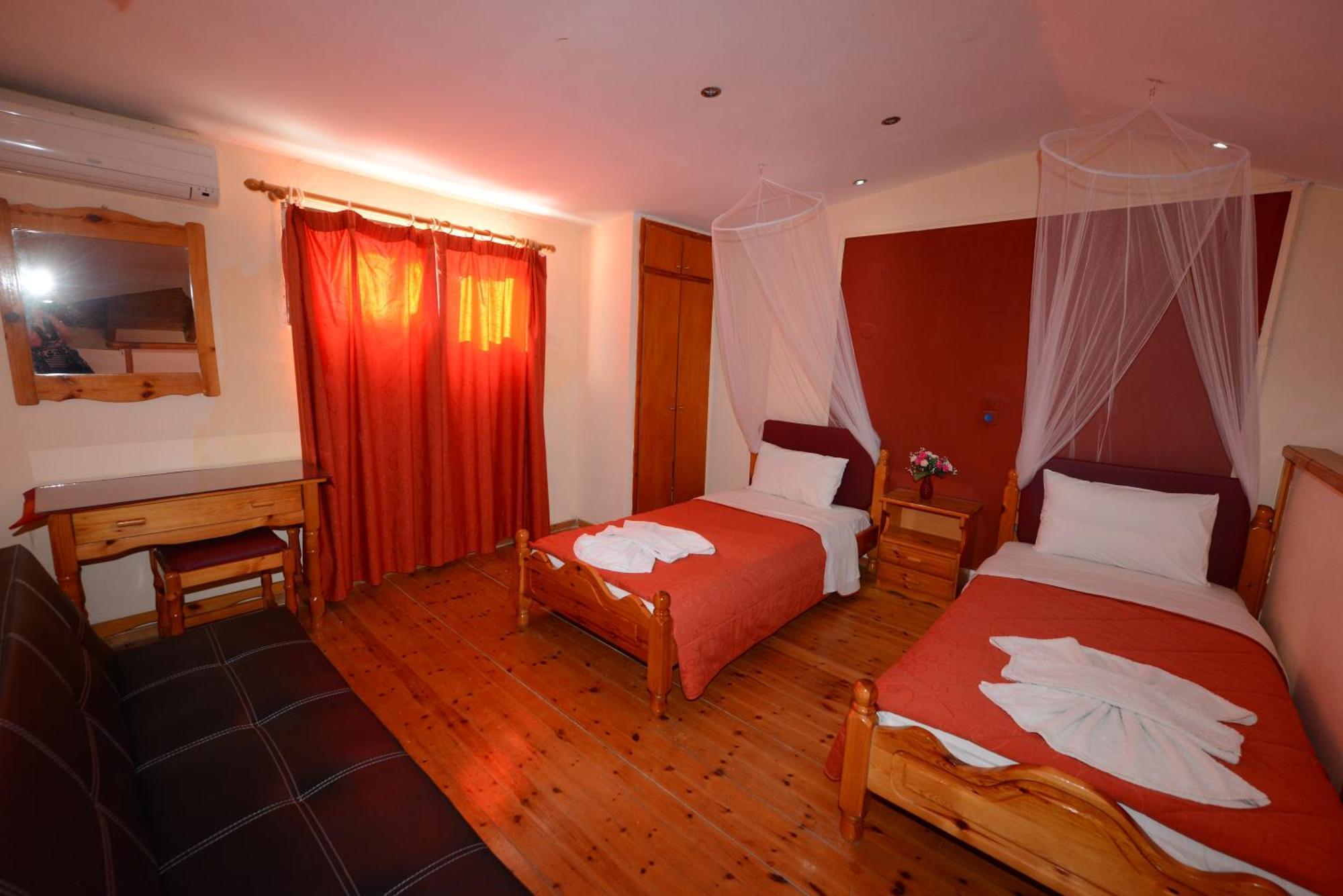 Charlies Venus Aparthotel Roda (Corfu)